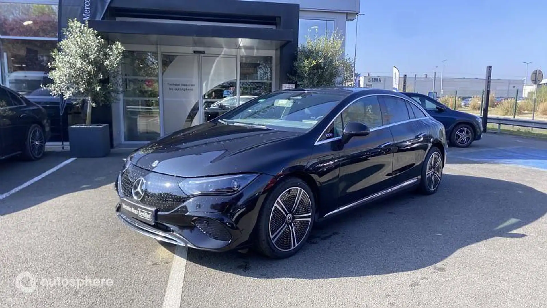 Luxury vehicle — Versailles tour