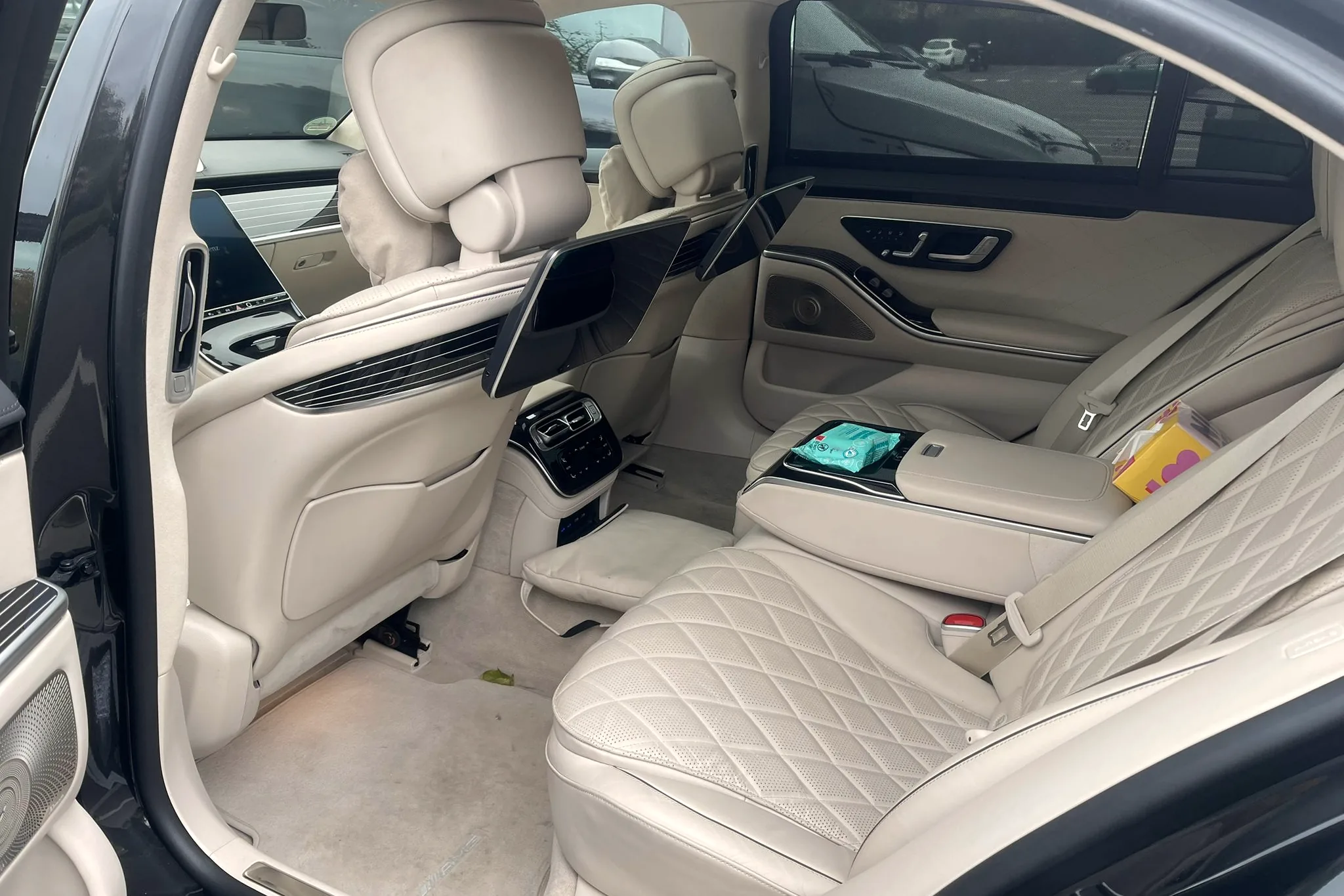 Dedicated chauffeur for family offices and private concierges in Paris