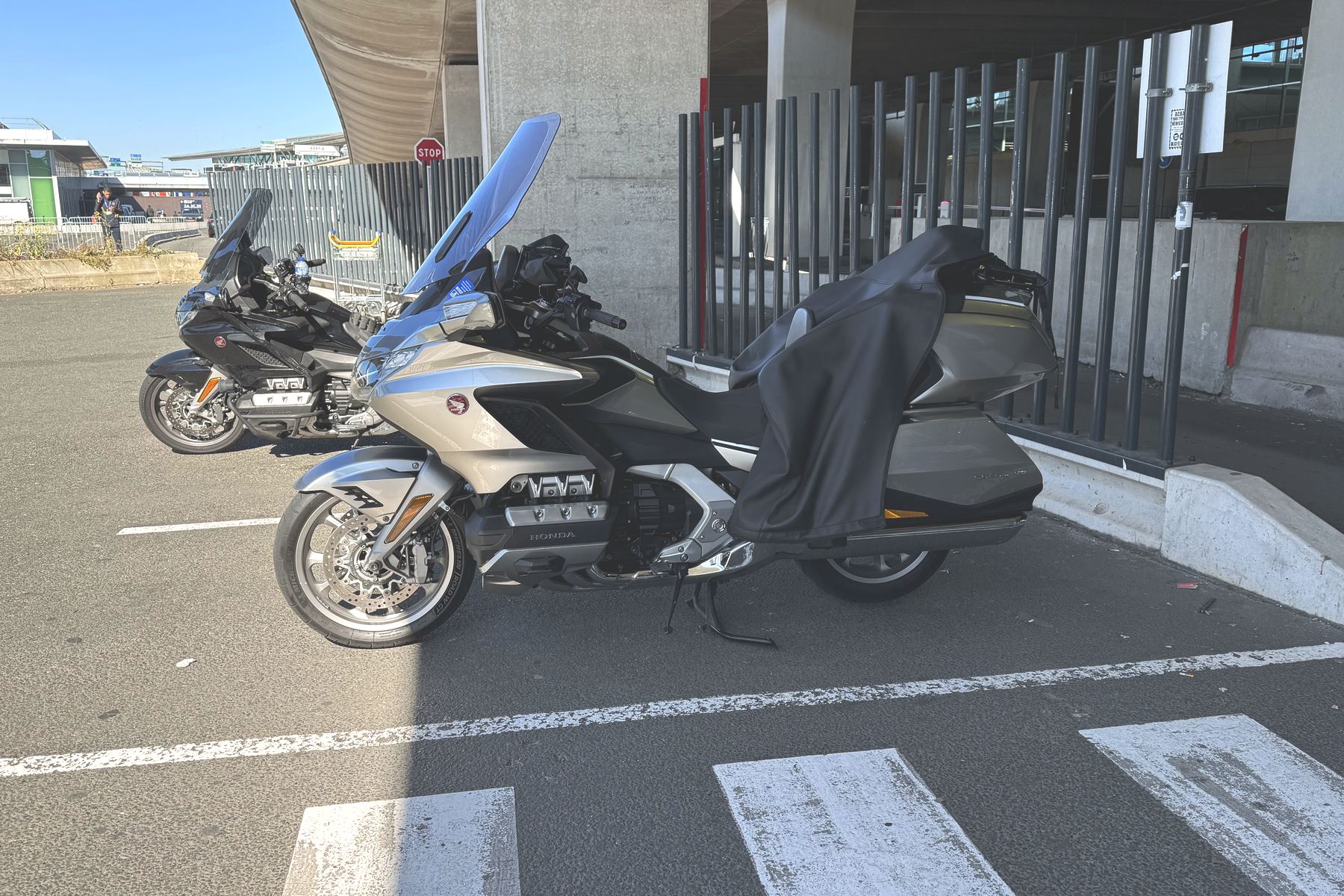 Taxi moto Paris CDG Orly Beauvais — Honda Gold Wing BMW K1600