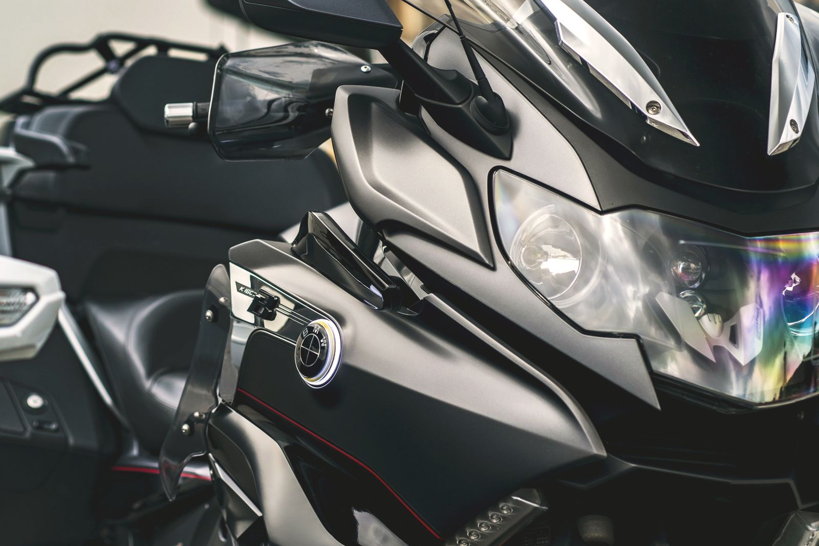 BMW K1600 Grand America &mdash; taxi moto Paris sportive touring