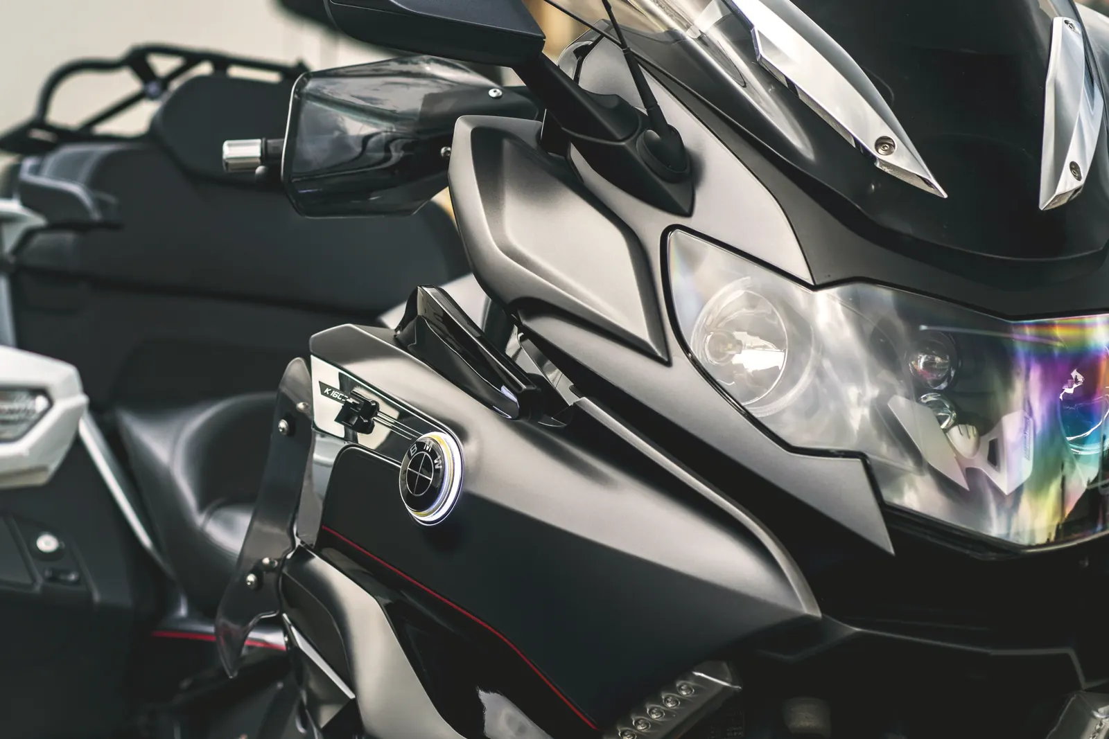 Taxi moto BMW K1600 Grand America Paris luxe sportive touring